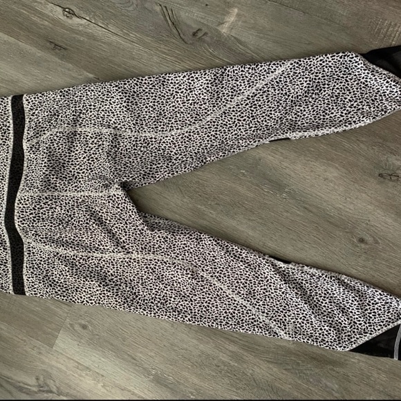 Lululemon leggings - Picture 3 of 4